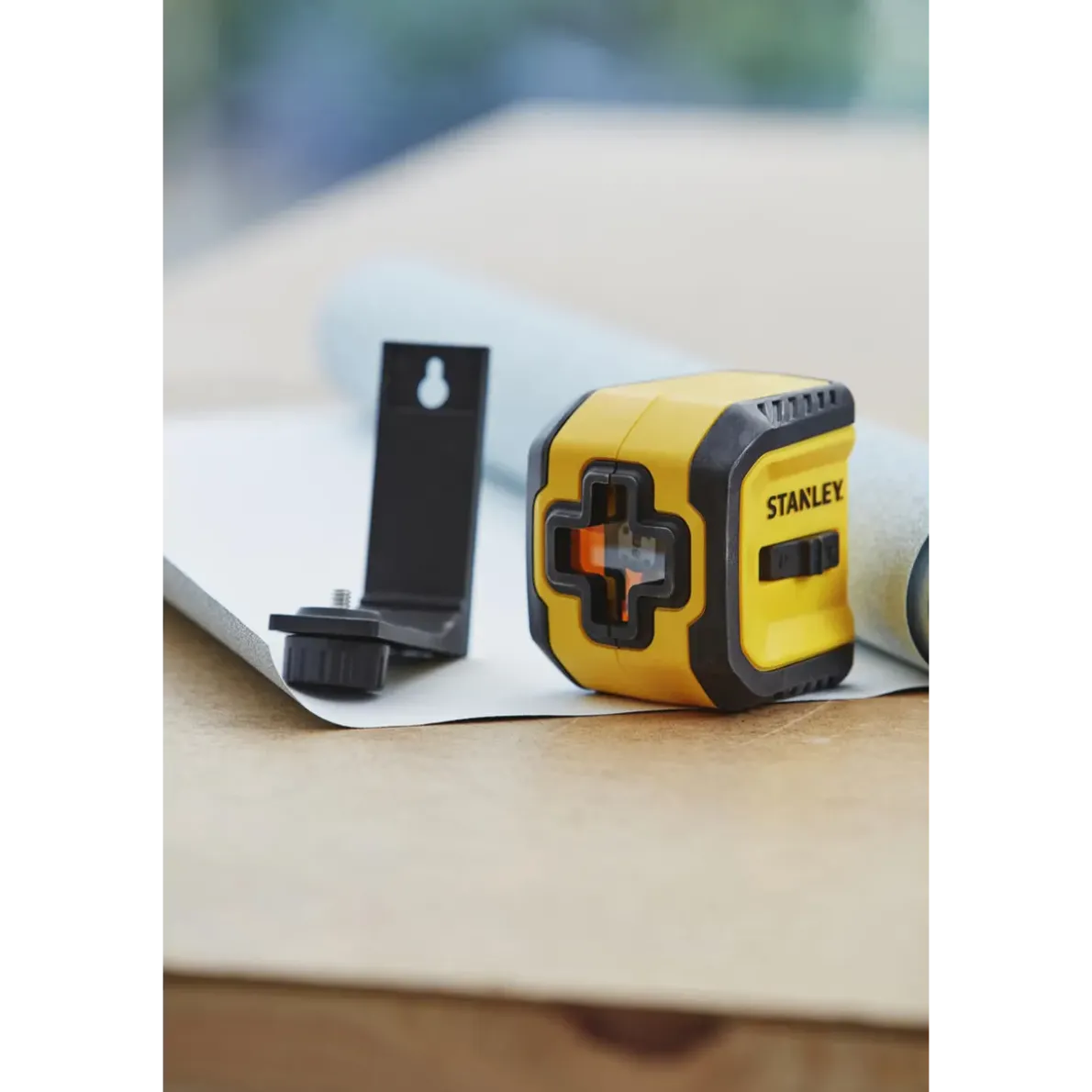 KRYSSLINJELASER STHT77611-0 RÖD 2XAA BATTERIER